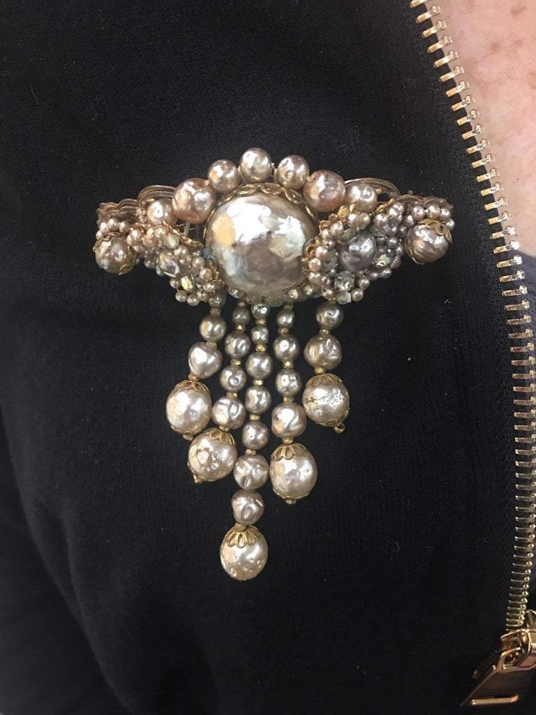 Twisted Pearl Brooches for Women Link Pins Hanging Style Brooch