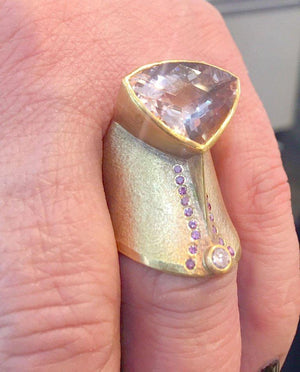 Michael Zobel 14.37 Carat Morganite Gemstone Diamond 18/22 Karat Gold Ring